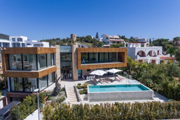 VILLA DE LUXE ENSOLEILLEE A CAP MARTINET – IBIZA – TINA