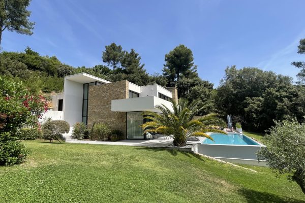 SUPERBE VILLA – AIX EN PROVENCE – ERNAUX