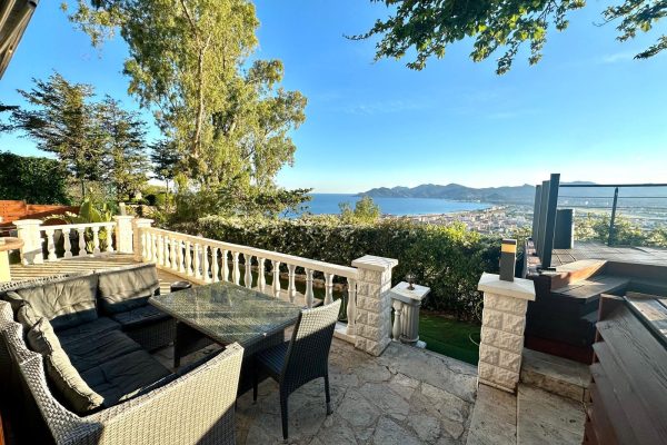 SEDUISANTE VILLA – CANNES – DE BEAUVOIR