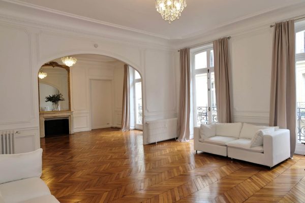 SUBLIME APPARTEMENT HAUSSMANNIEN – PARIS VIII – ISABEAU